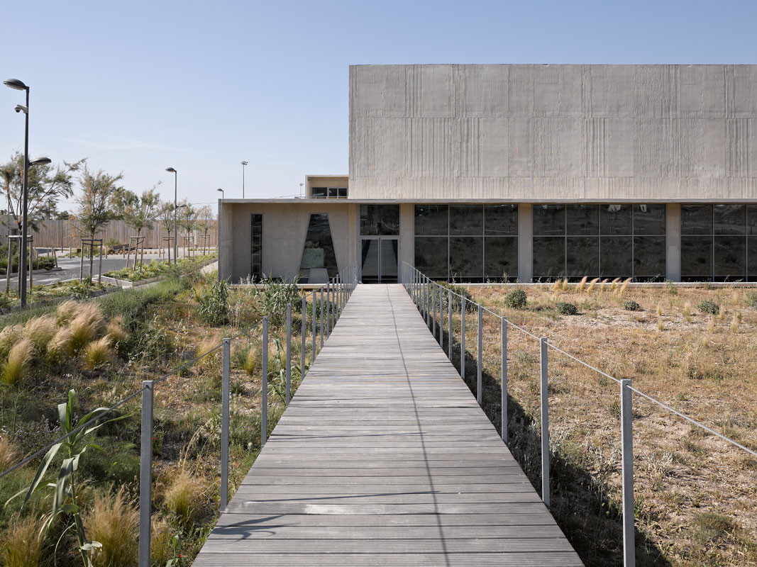 Architecte : Remy Marciano La plaine des sports.