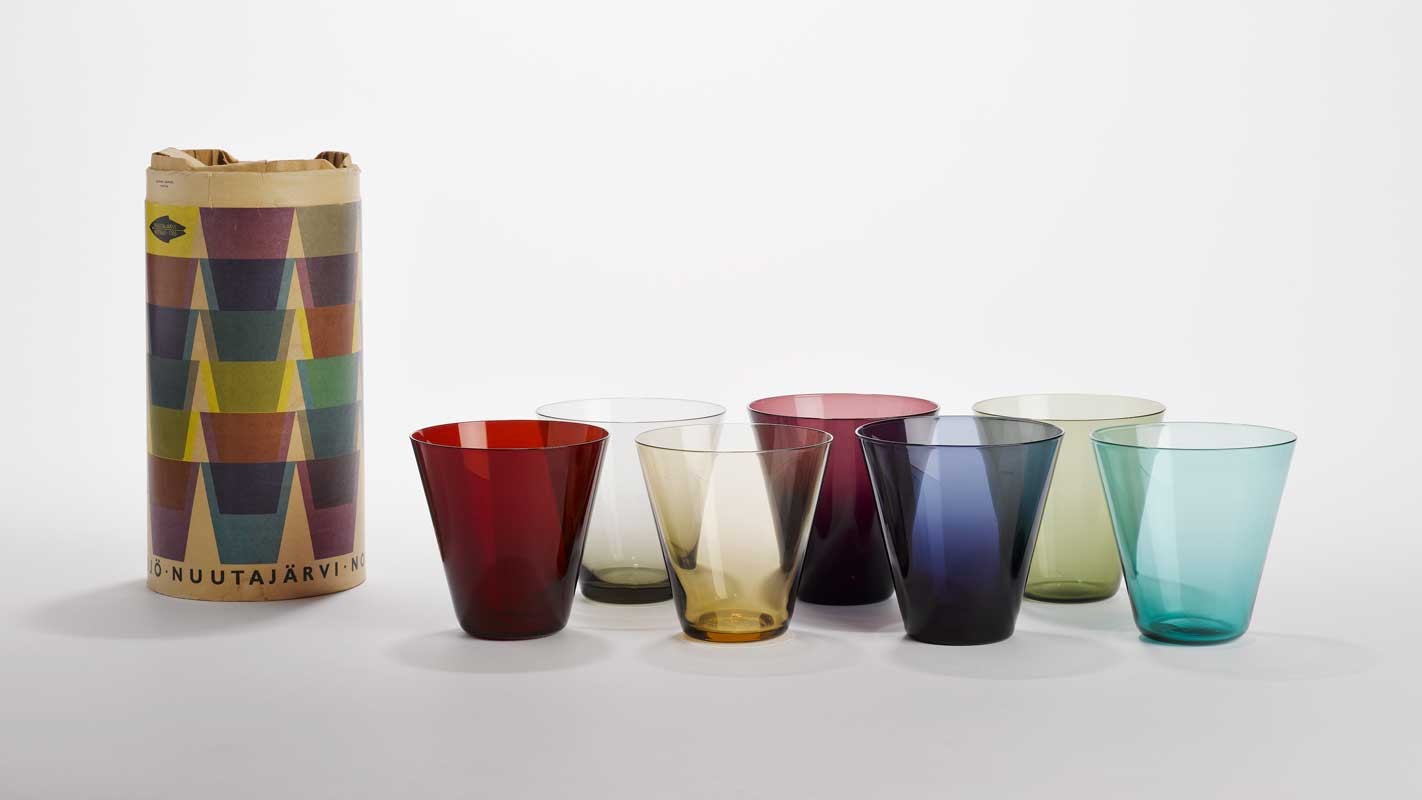Kaj FRANCK (1911-1989) Série de verres fumés colorés avec leur emballage pour Nuutajärvi, 1956. Musée de la Faïence, Marseille.