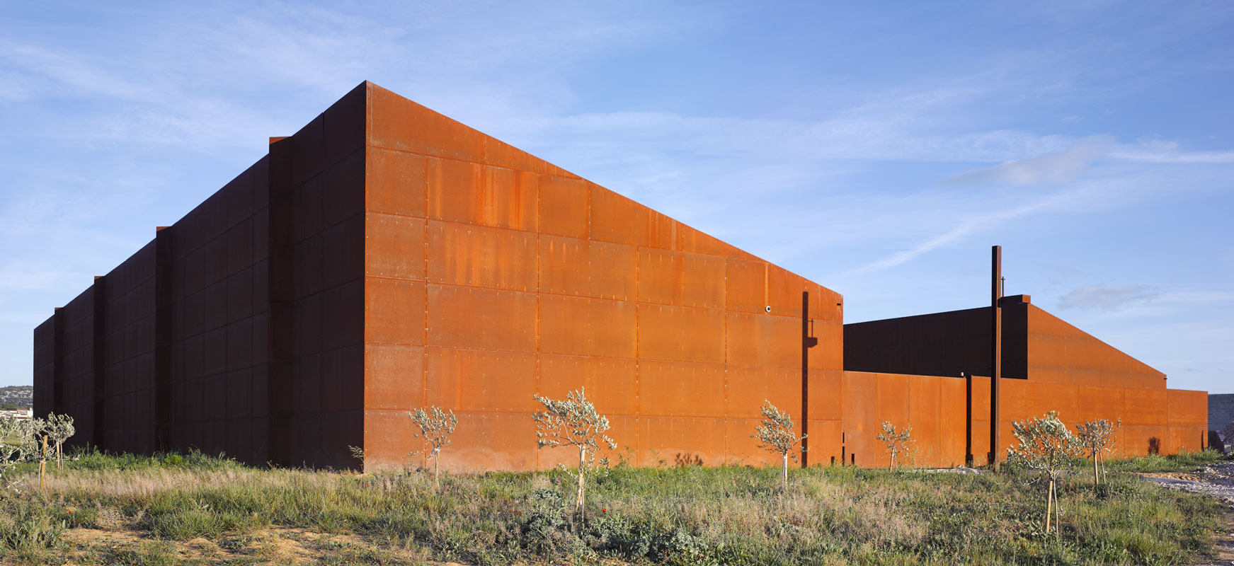 architecte : Alain FRAISSE Hangar oléicole le Mas de Palat à GIGNAC (34150)