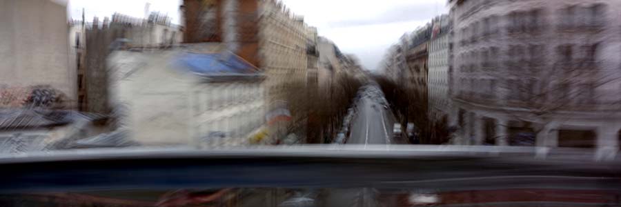 Paris, Paysages Ferroviaires 2002 Tirage photographique couleur, 60 x 180 cm Travail régalisé dans le cadre de la Bourse de la Ville de Paris, Département des Arts Plastiques de la Ville de Paris.