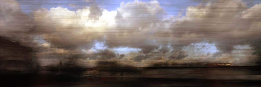 Paris, Paysages Ferroviaires 2002 Tirage photographique couleur, 60 x 180 cm Travail régalisé dans le cadre de la Bourse de la Ville de Paris, Département des Arts Plastiques de la Ville de Paris.